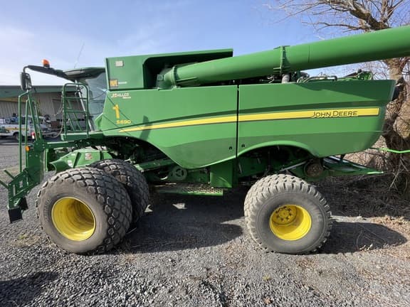 Image of John Deere S690 equipment image 1