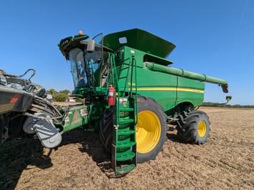 Main image John Deere S690
