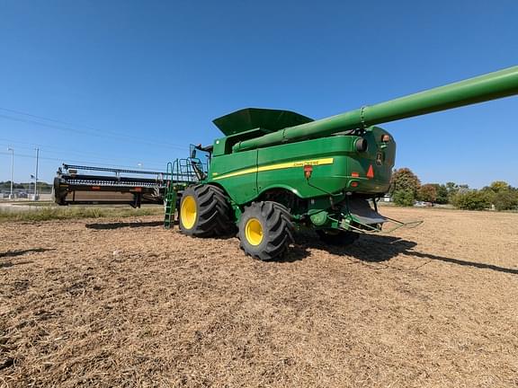 Image of John Deere S690 equipment image 1