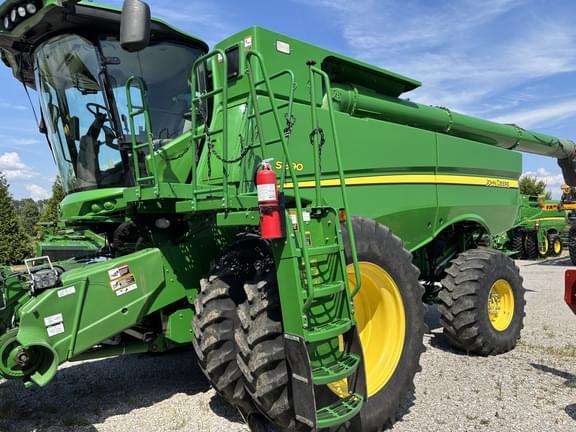Image of John Deere S690 equipment image 3