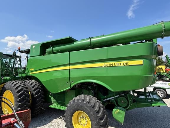 Image of John Deere S690 equipment image 2