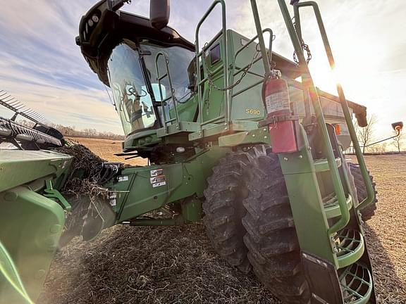 Image of John Deere S690 Primary image