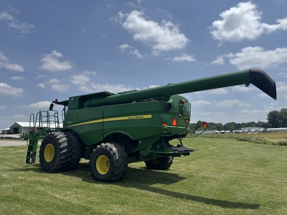 Image of John Deere S690 equipment image 4
