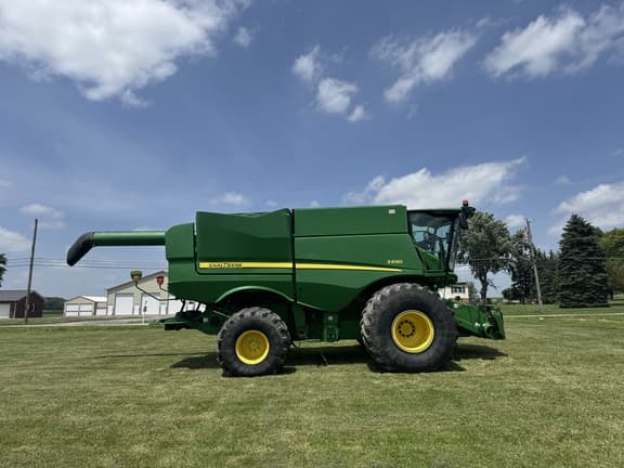 Image of John Deere S690 equipment image 3