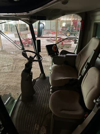 Image of John Deere S690 equipment image 3