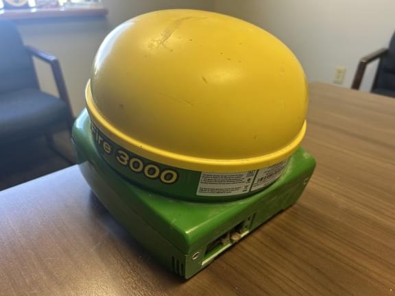 Image of John Deere StarFire 3000 equipment image 2