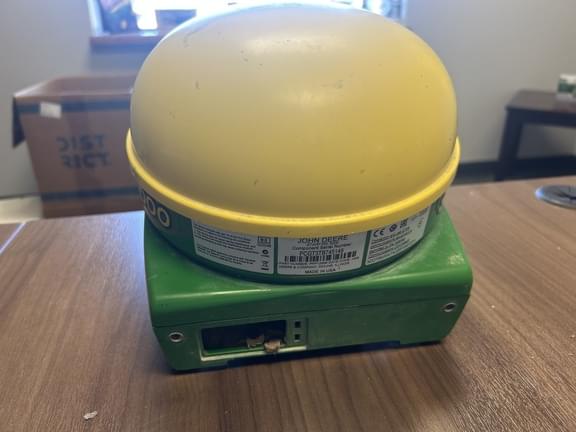 Image of John Deere StarFire 3000 equipment image 1