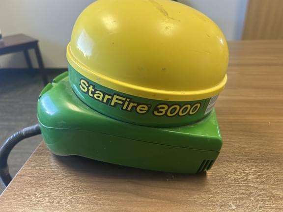 Image of John Deere StarFire 3000 equipment image 3