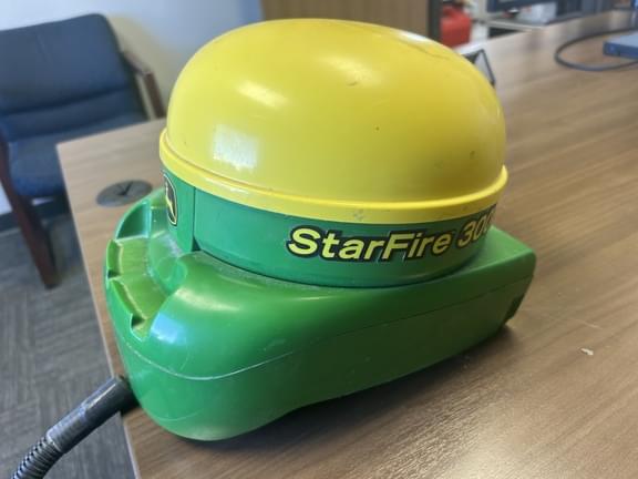 Image of John Deere StarFire 3000 equipment image 4