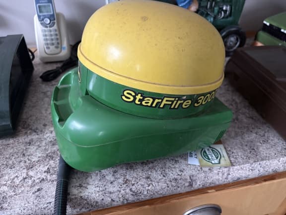 Image of John Deere StarFire 3000 Image 0
