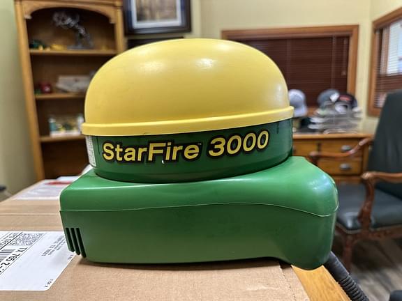 Image of John Deere StarFire 3000 equipment image 3