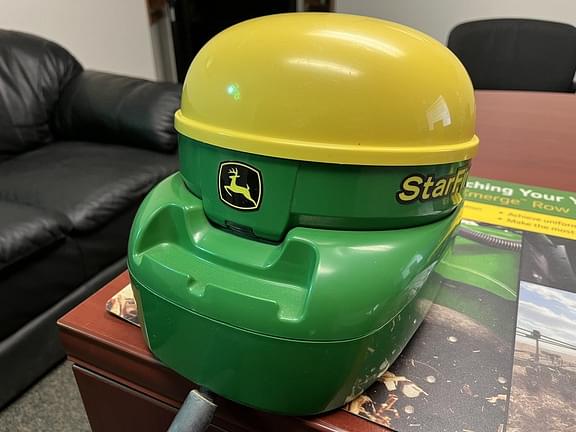 Image of John Deere StarFire 3000 equipment image 4