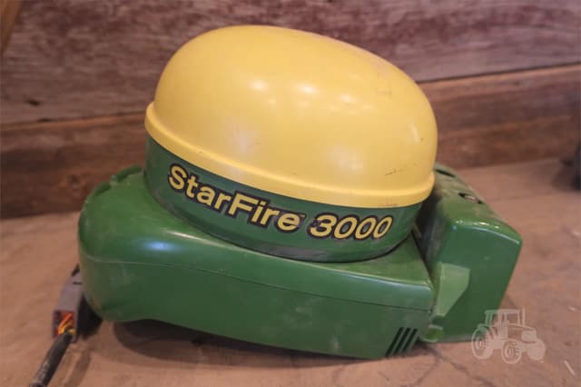 Image of John Deere StarFire 3000 equipment image 1