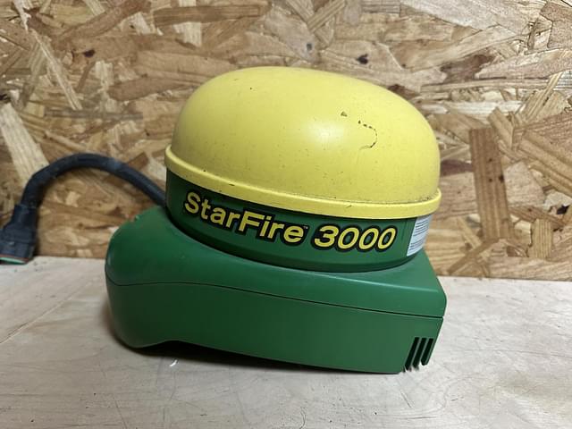 Image of John Deere StarFire 3000 equipment image 1