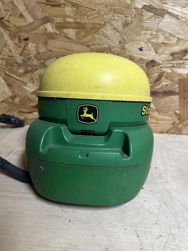 Image of John Deere StarFire 3000 equipment image 2