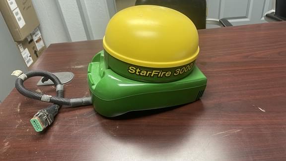 Image of John Deere StarFire 3000 equipment image 3