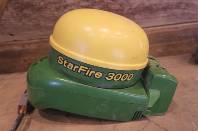 Image of John Deere StarFire 3000 equipment image 1