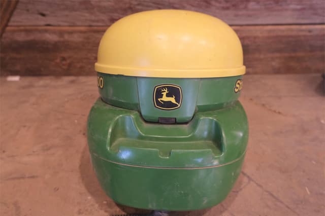 Image of John Deere StarFire 3000 equipment image 2