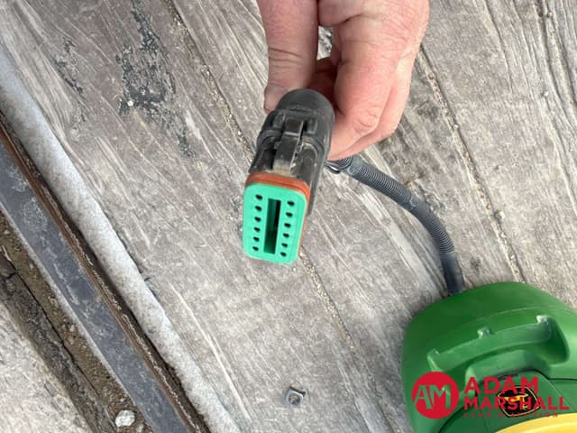 Image of John Deere StarFire 3000 equipment image 4