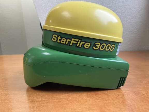 Image of John Deere StarFire 3000 equipment image 2