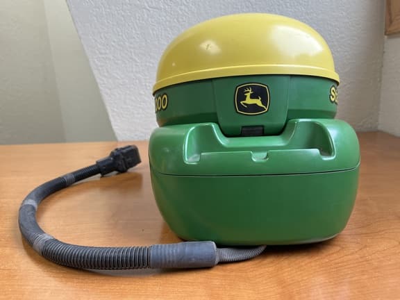 Image of John Deere StarFire 3000 equipment image 1