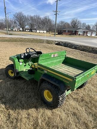 Image of John Deere Gator 4X2 equipment image 3