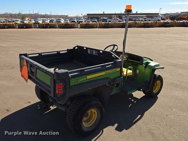 Image of John Deere Gator 4X2 equipment image 4