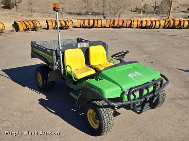 Image of John Deere Gator 4X2 equipment image 2