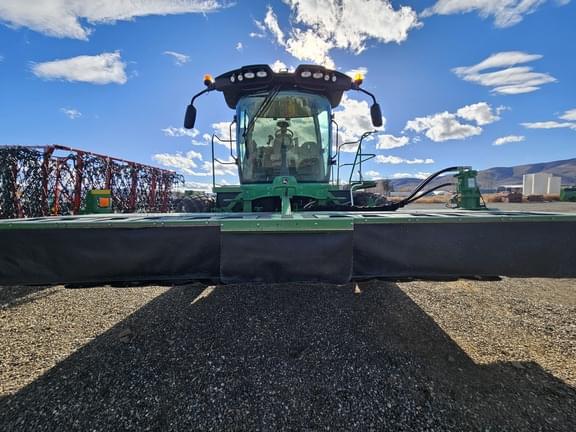 Image of John Deere W235 equipment image 4