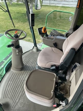 Image of John Deere W235 equipment image 4