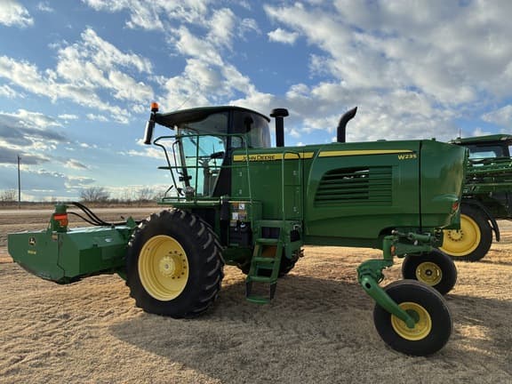 Image of John Deere W235 equipment image 3