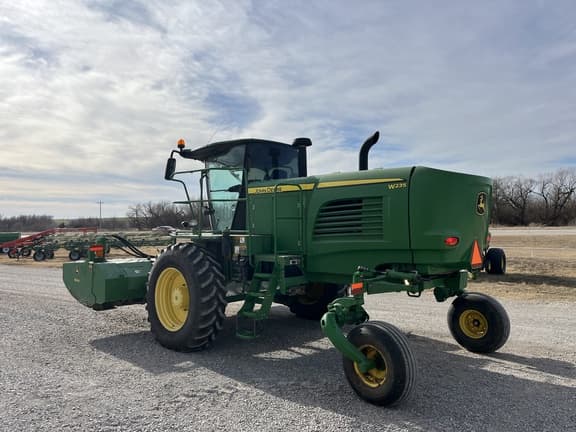Image of John Deere W235 equipment image 3