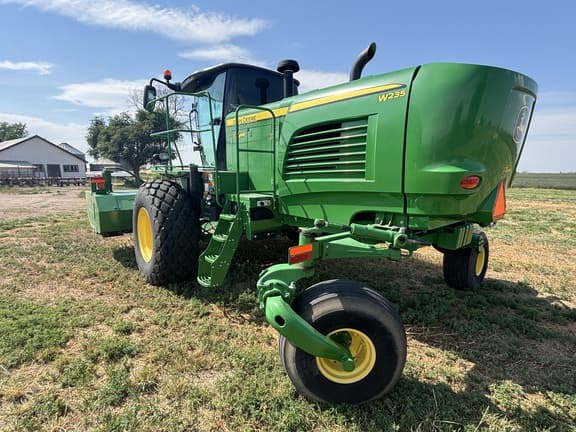 Image of John Deere W235 equipment image 3
