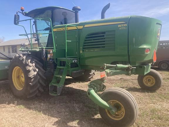 Image of John Deere W235 equipment image 2