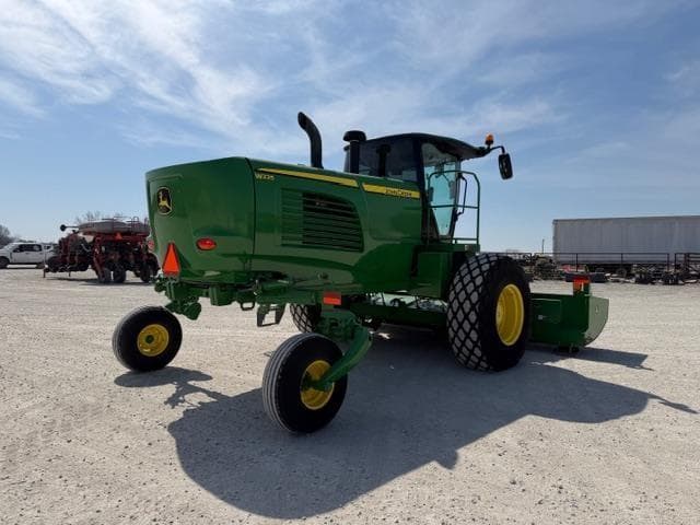 Image of John Deere W235R equipment image 4