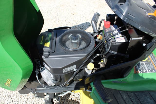 Image of John Deere X300 equipment image 4