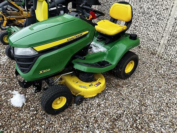 Image of John Deere X300 equipment image 1