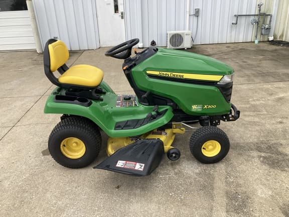 Image of John Deere X300 equipment image 2