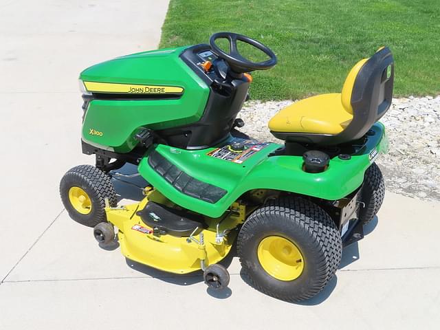 Image of John Deere X300 equipment image 4