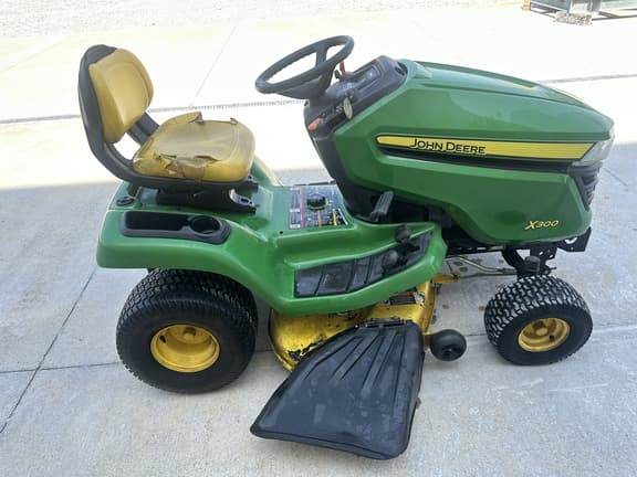 Image of John Deere X300 equipment image 1