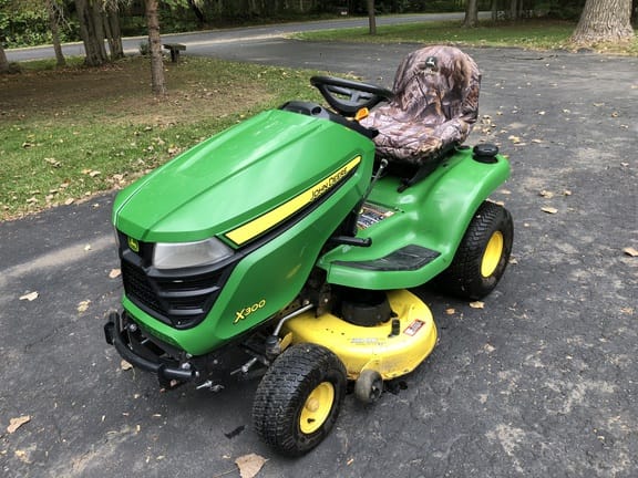 2015 John Deere X300 Equipment Image0