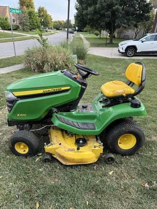 2015 John Deere X300 Equipment Image0