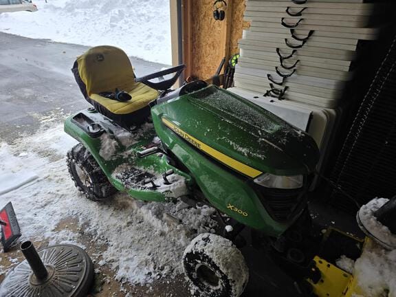 2015 John Deere X300 Equipment Image0