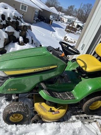 2015 John Deere X300 Equipment Image0