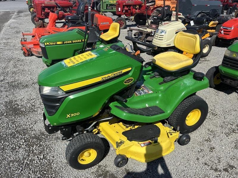 2015 John Deere X300 Equipment Image0