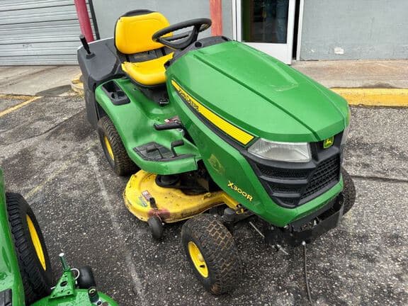 Image of John Deere X300R equipment image 3