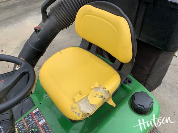 Image of John Deere X304 equipment image 4