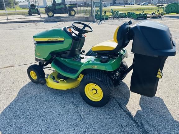 Image of John Deere X304 equipment image 4