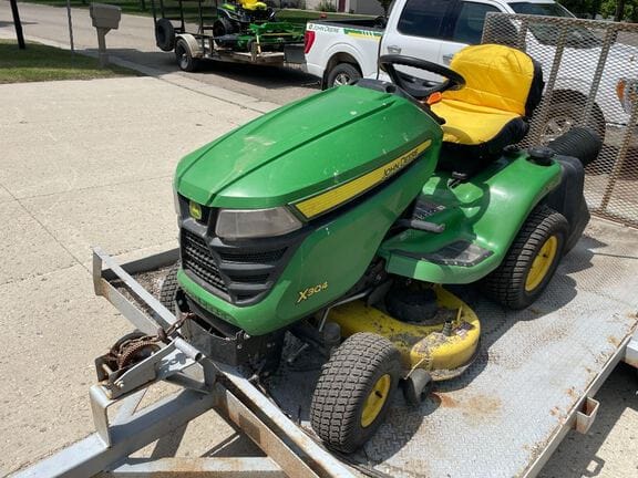 2015 John Deere X304 Equipment Image0