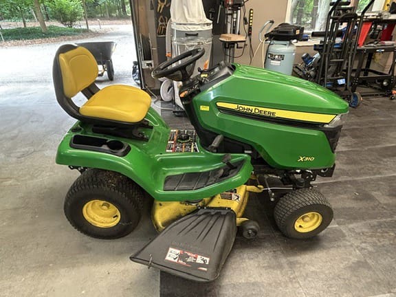 2015 John Deere X310 Equipment Image0